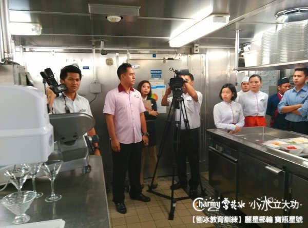 2015年小冰立大功進軍麗星郵輪