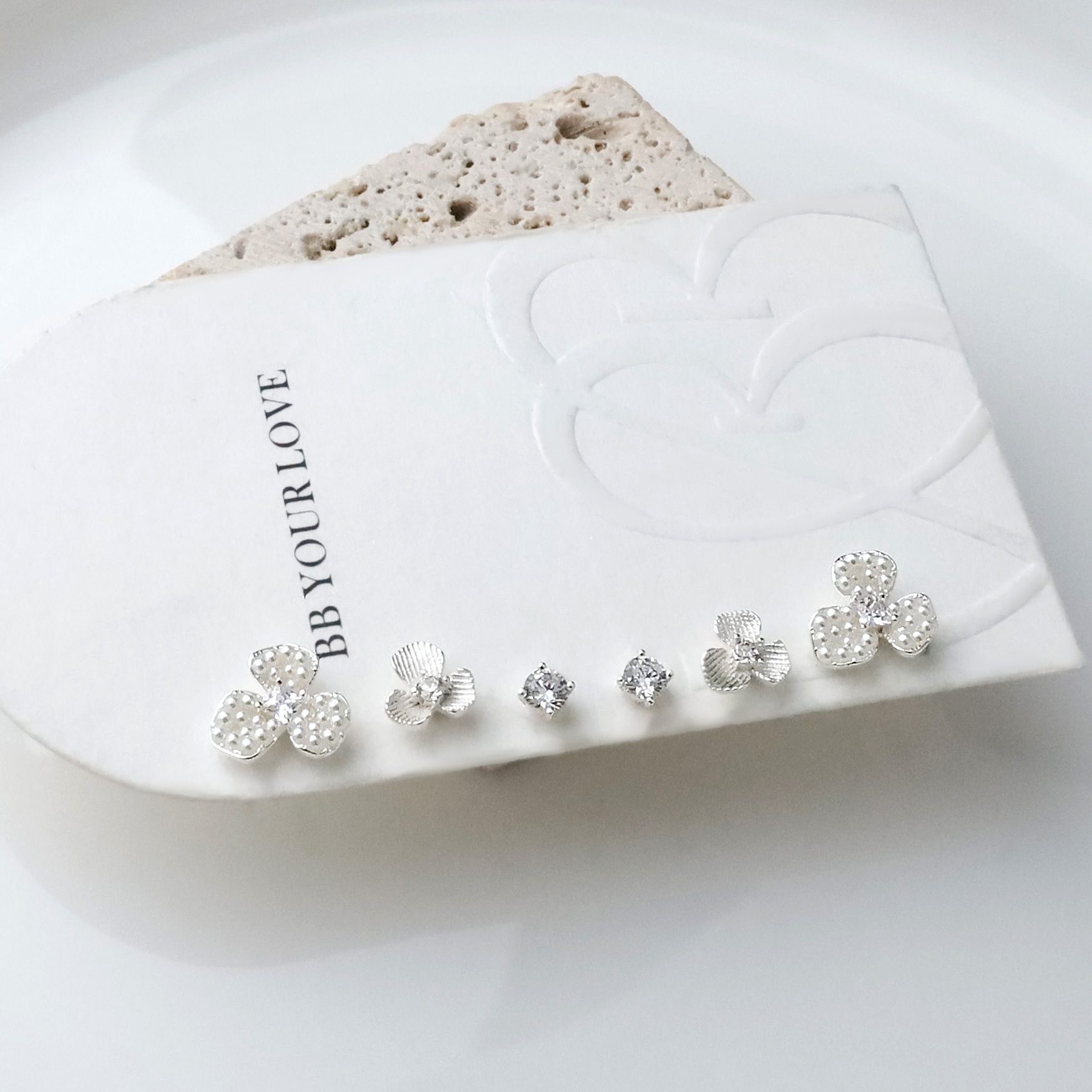 EN2050易扣,耳環,易扣,花,一卡組,銀白,柔光戀花,三對一卡,三葉